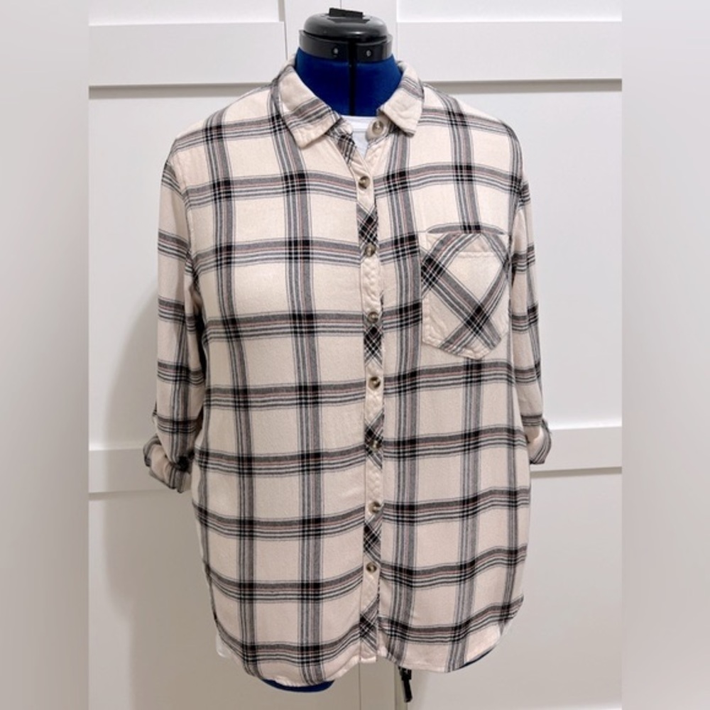 Maurices womens soft flannel shirt. Shirt is pink with black and white plaid. S…